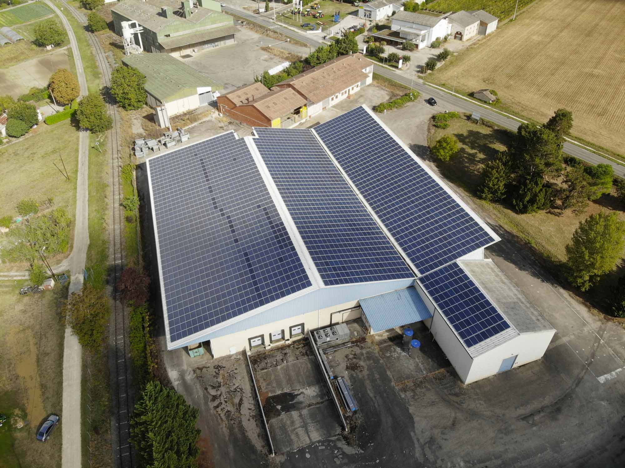 Vue aérienne du site Top Alliance à Lectoure, dans le Gers.